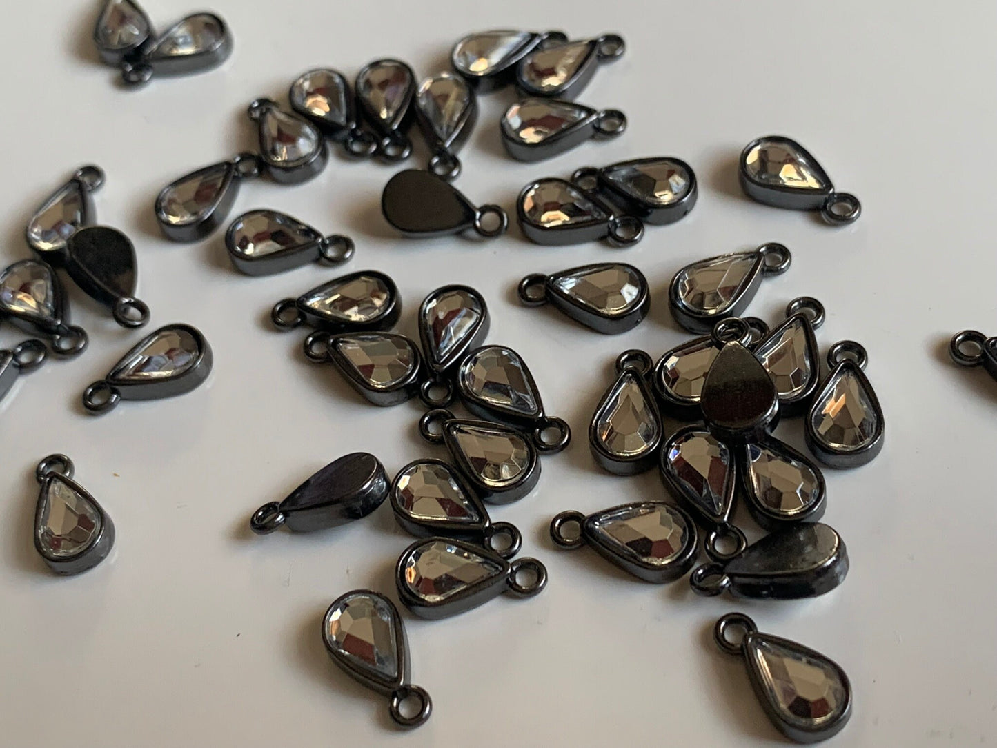 Gun Black Teardrop Charm Lingerie Pendant Crystal Embellishment for Bramaking Lingerie Bra Making Accessories Bridal Garments