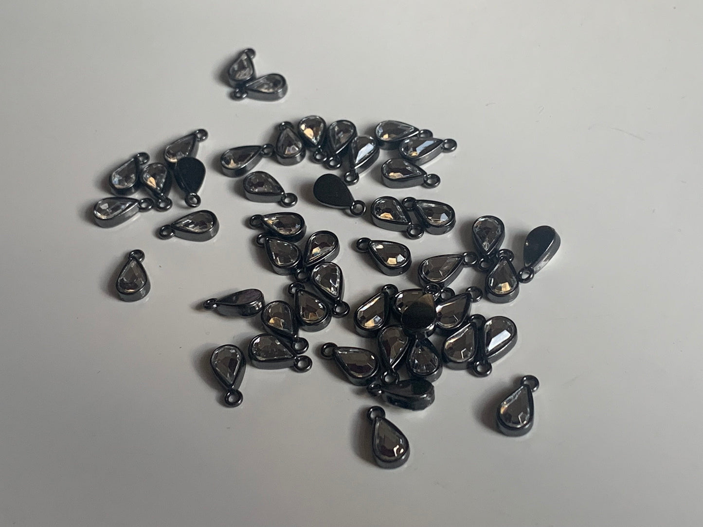Gun Black Teardrop Charm Lingerie Pendant Crystal Embellishment for Bramaking Lingerie Bra Making Accessories Bridal Garments