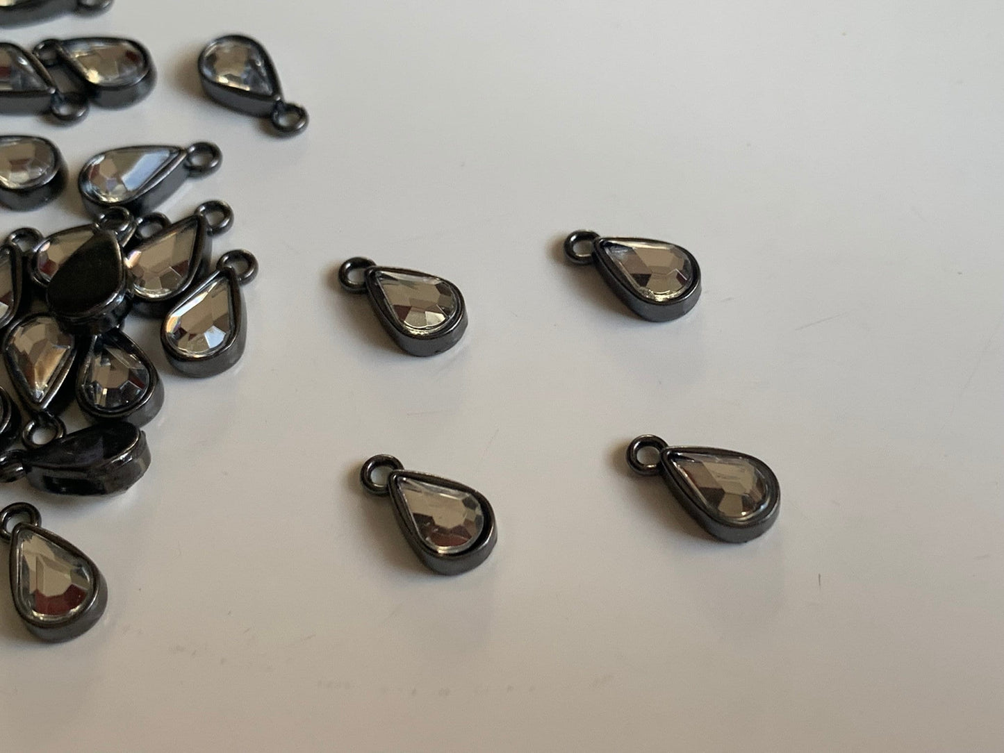 Gun Black Teardrop Charm Lingerie Pendant Crystal Embellishment for Bramaking Lingerie Bra Making Accessories Bridal Garments